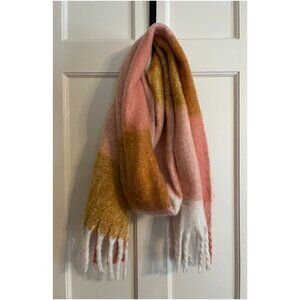 Soft and fluffy scarf